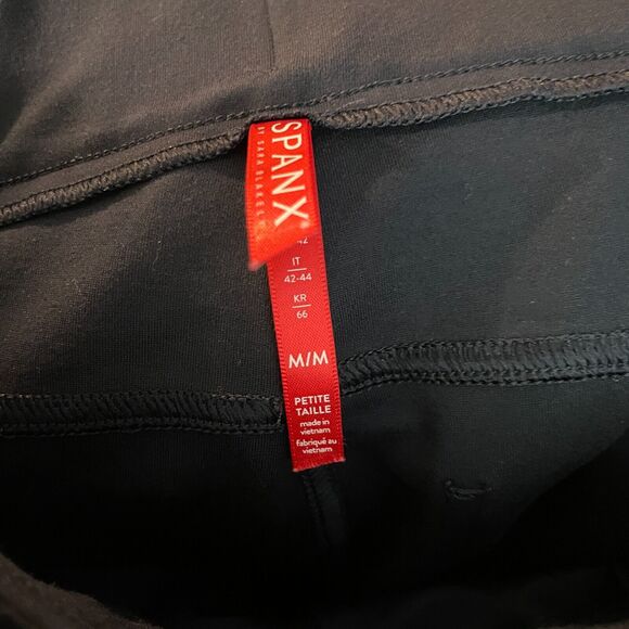 Women's Petite Medium Spanx Black Four Pocket Perfect Pants - Picture 6 of 7